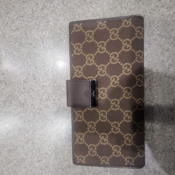 Gucci Brown Monogram Wallet - Picture 2 of 11